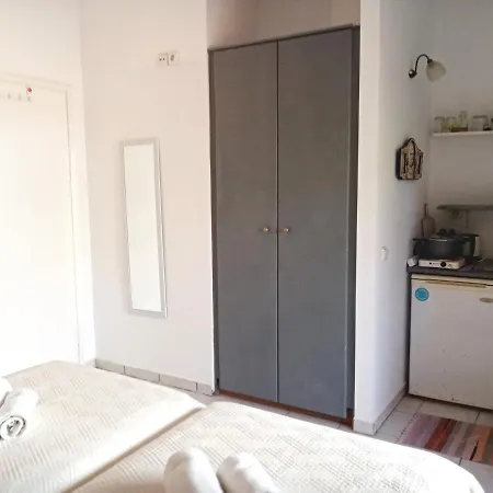Votsalon House Hostel *